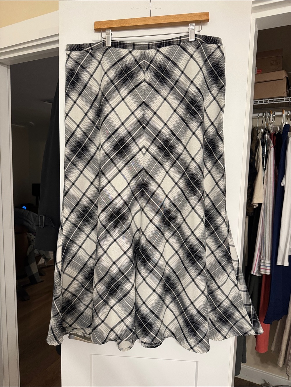 Lane Bryant Plaid Bias Cut Maxi Skirt Black Gray White Size 20 - Picture 1 of 8